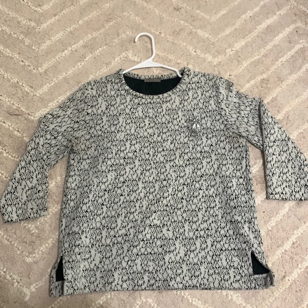 sweater - Picture 1 of 5